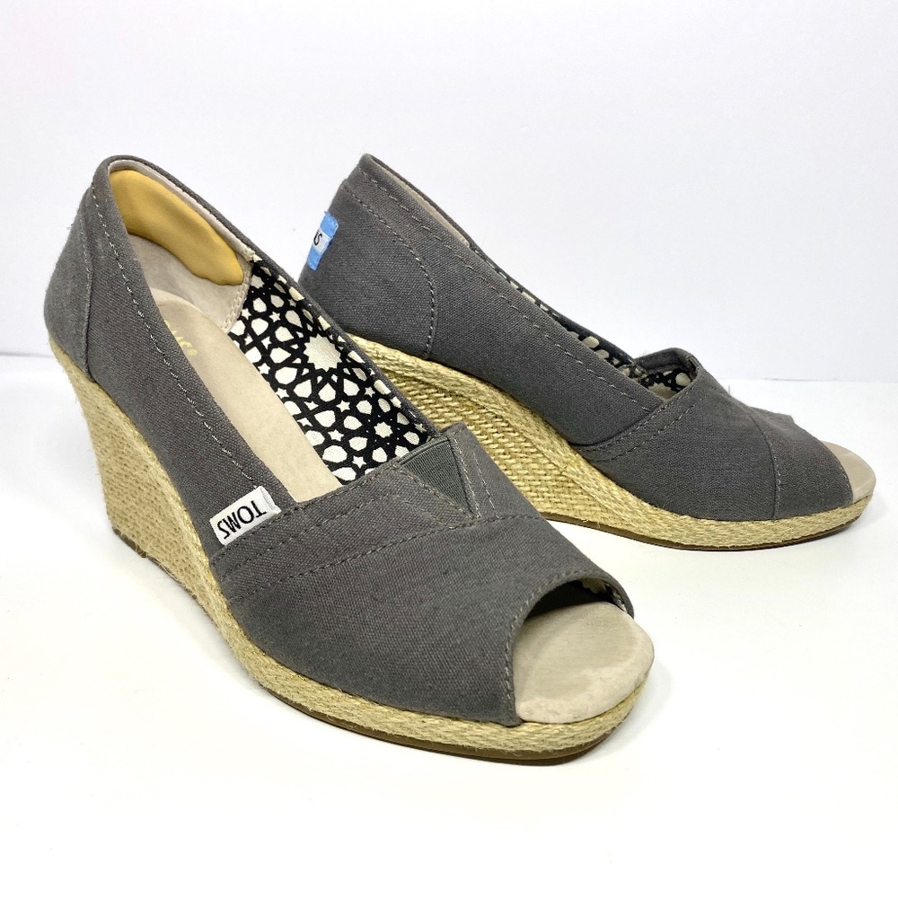 Tom's Calypso Gray Peep Toe Wedge Sandals Sized 7